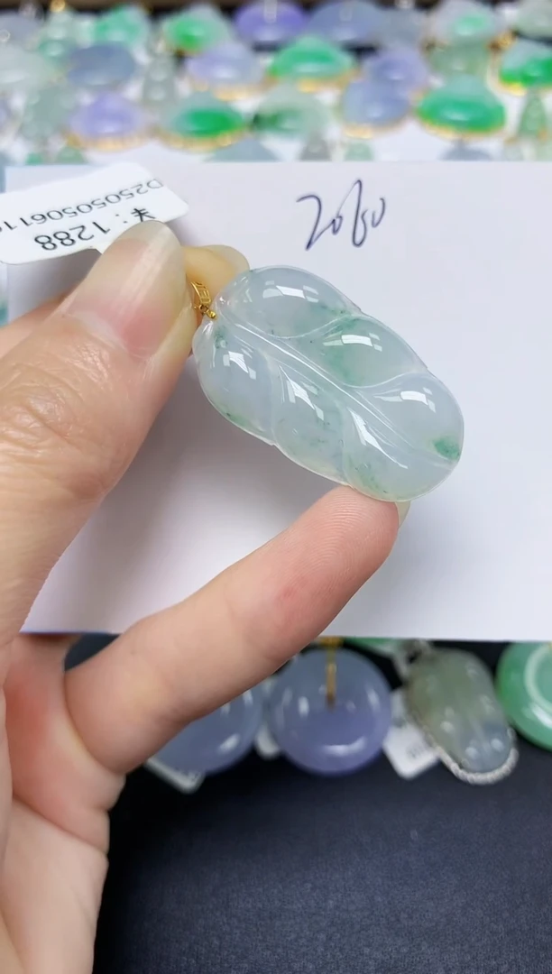 翡翠18K金镶嵌颈饰天然缅甸翡翠A货