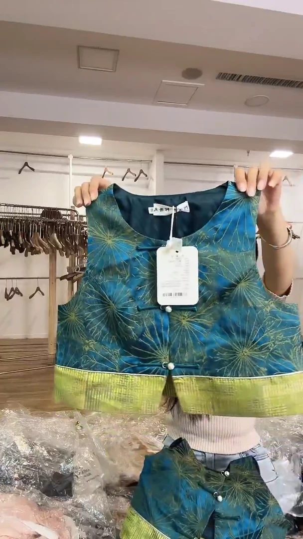 马甲       M码       80-110斤