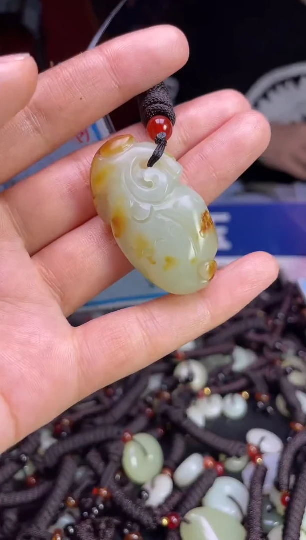 未镶嵌和田玉挂件1