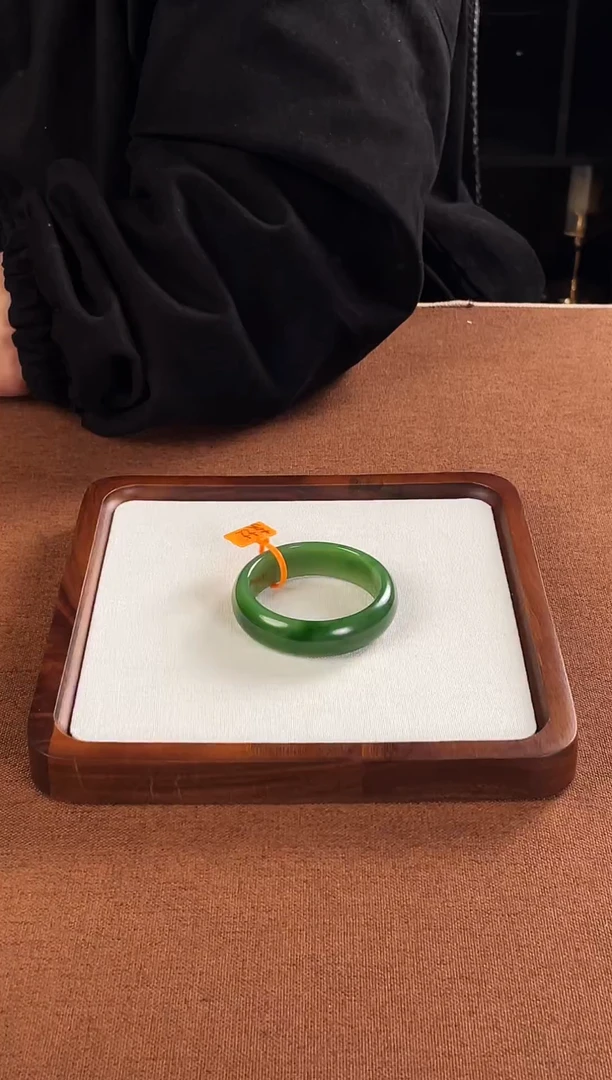 未镶嵌手镯和田玉（碧玉）手镯