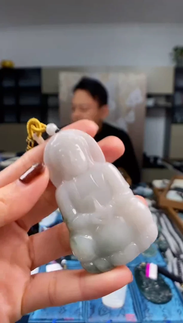 颈饰未镶嵌翡翠  多样性发其一