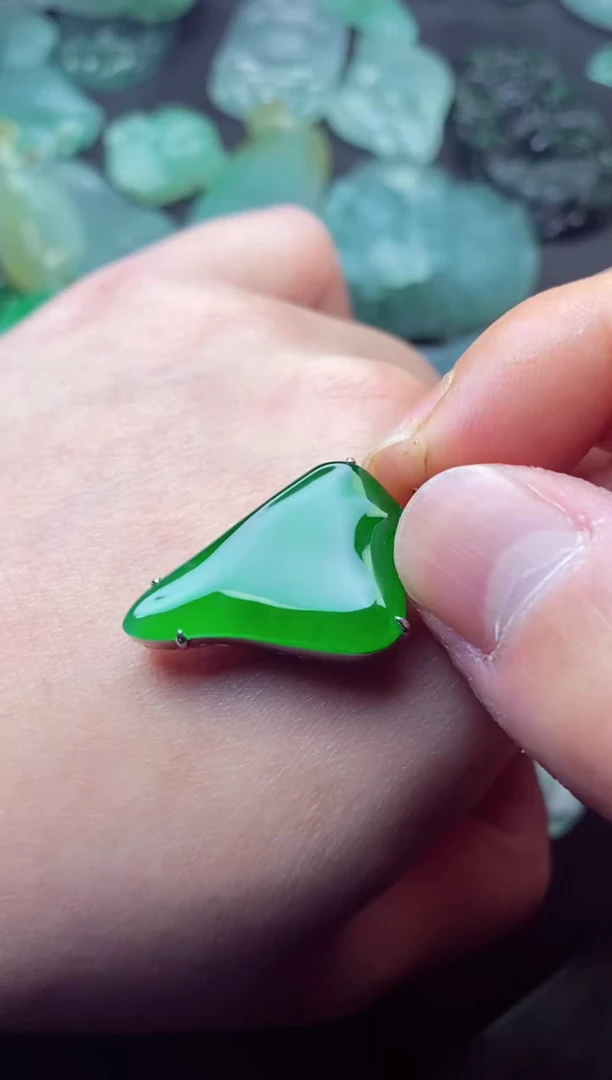 未镶嵌定制翡翠?***识阿赖耶识