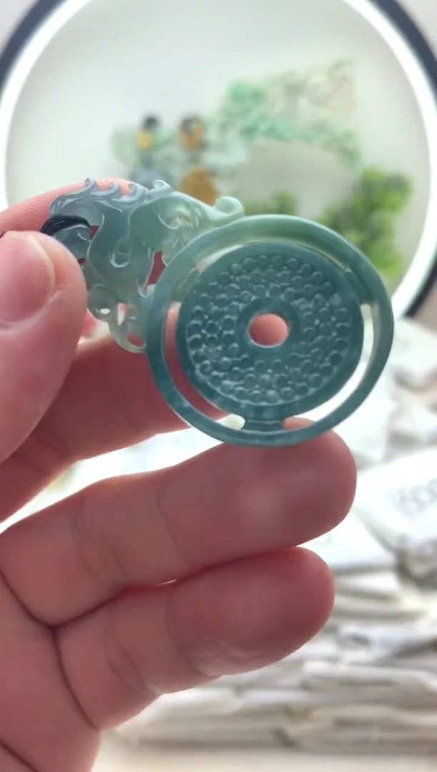 颈饰未镶嵌翡翠平安扣