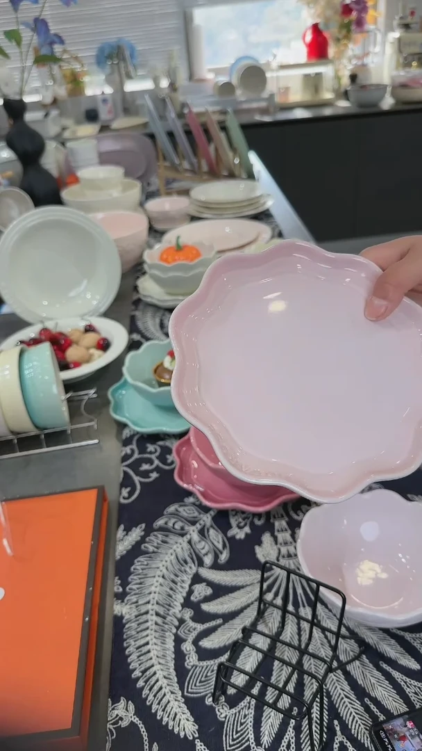 【闪购商品】瓷炻彩花边盘18cm-樱花粉