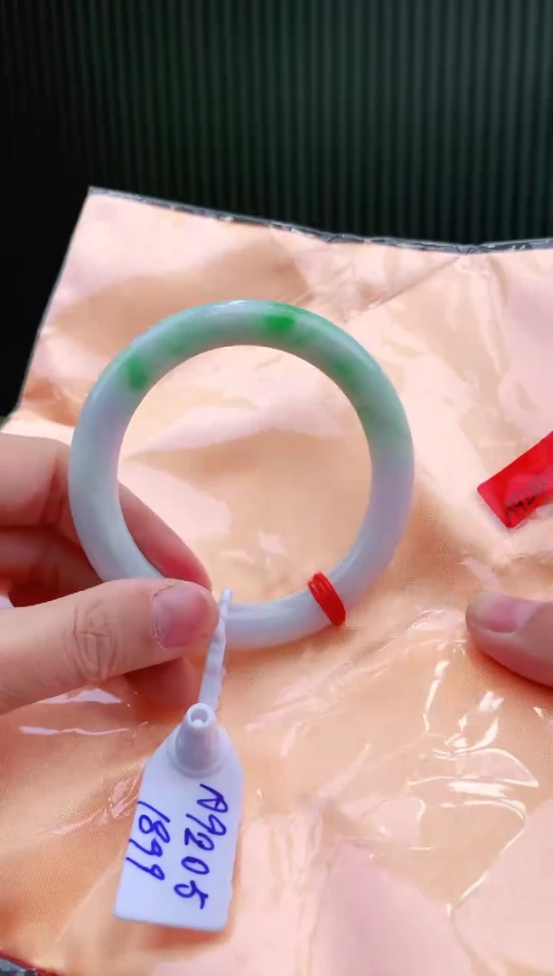 未镶嵌手镯翡翠57+