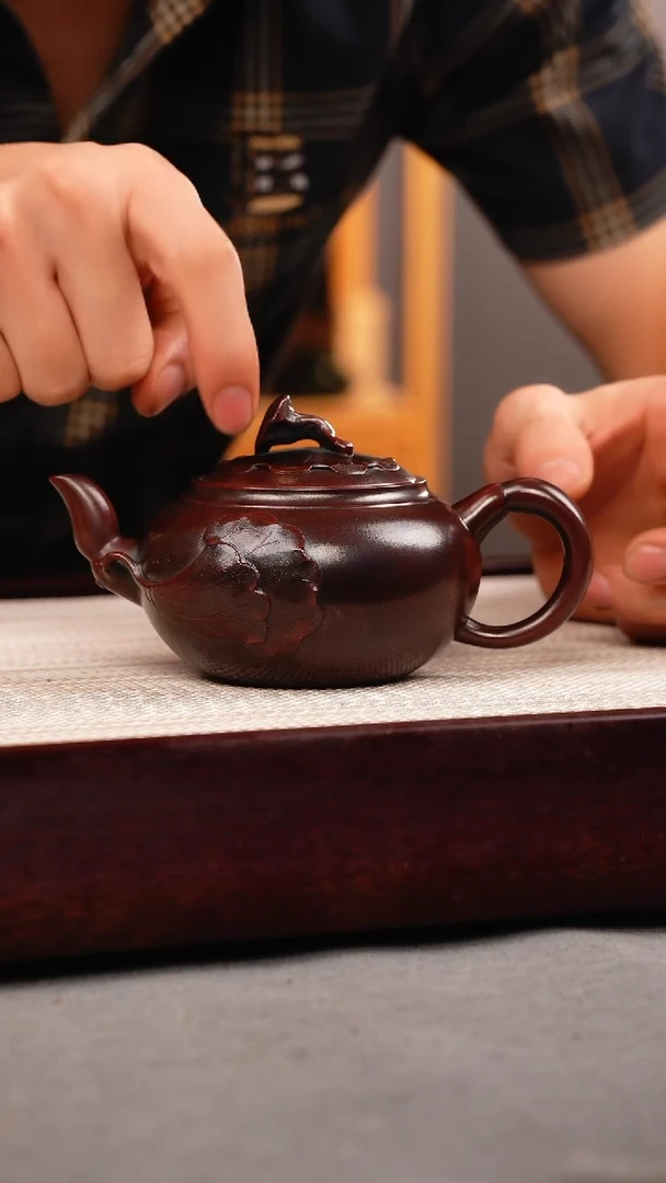 茶壶紫砂铁皮石红 荷韵