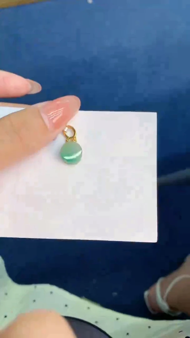 翡翠未镶嵌颈饰           1