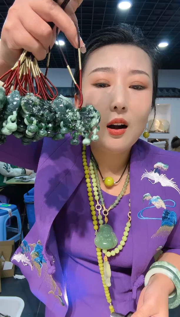 【闪购商品】岫玉颈饰未镶嵌聚宝盆三怀九尾狐鬼工怀