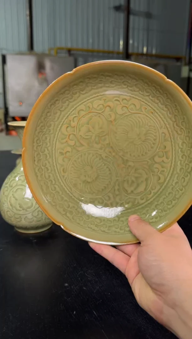 耀州窑仰山团菊盘子微瑕开片