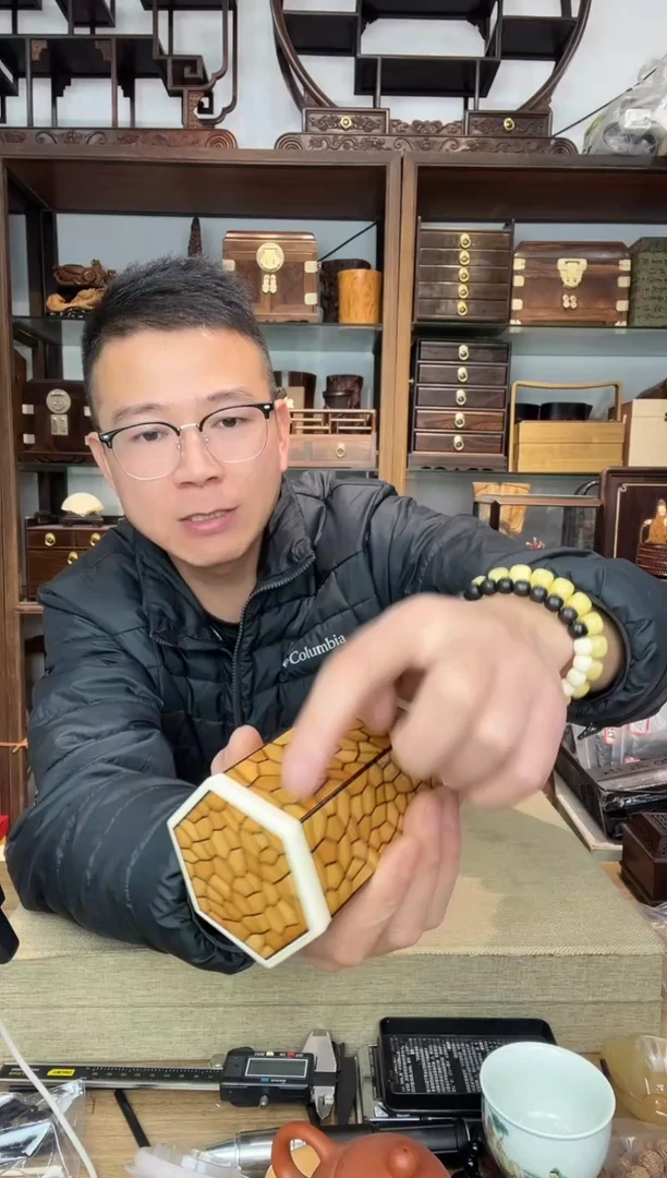 乌木类书架也****.662橄榄核+猛犸六角茶叶罐