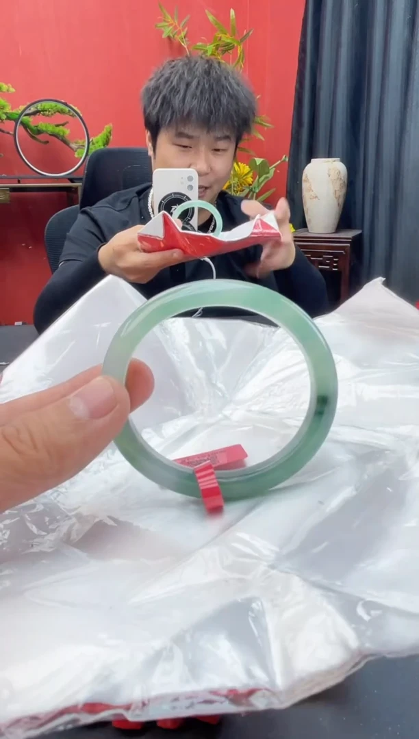 未镶嵌手镯（贵妃镯）翡翠3