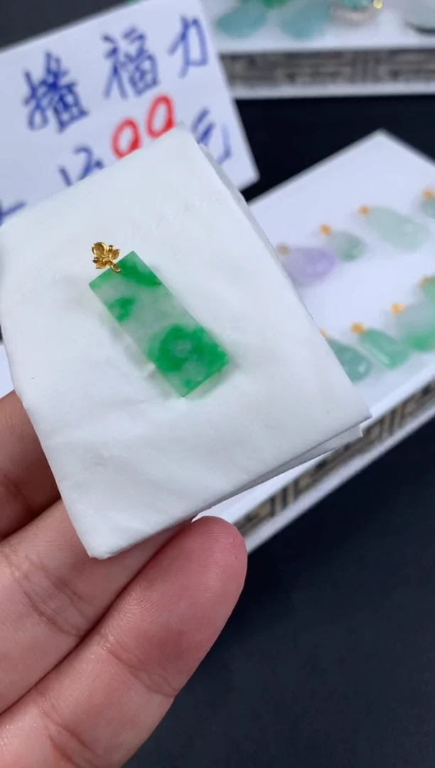 颈饰18K金镶嵌翡翠翡翠