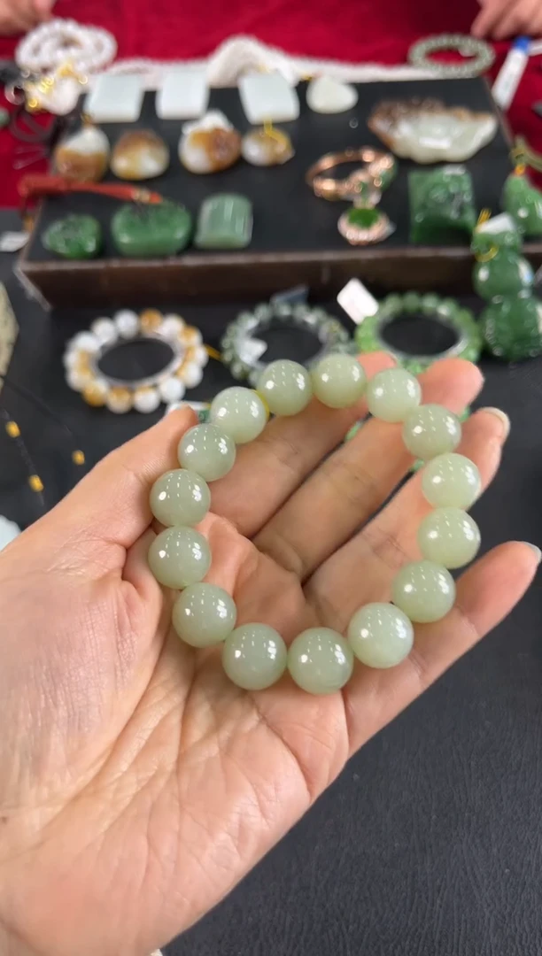 颈饰未镶嵌和田玉手串