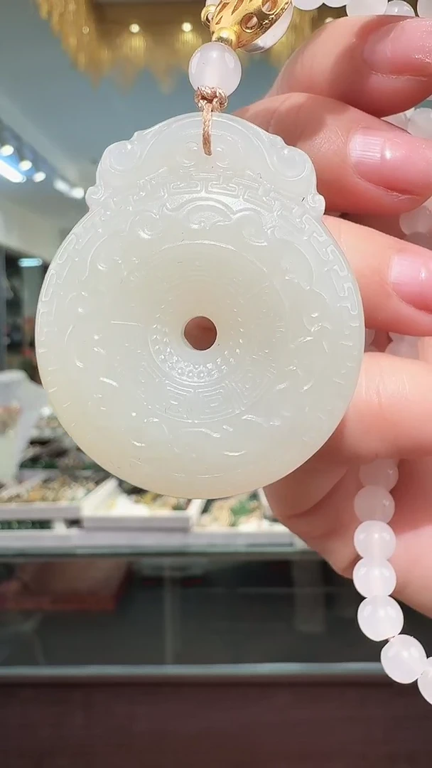 颈饰未镶嵌和田玉吊坠