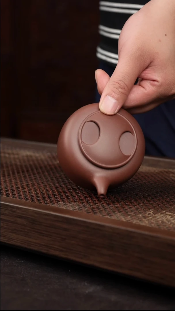 茶壶紫砂超矿标底槽清牛盖莲子【带矿标证书】