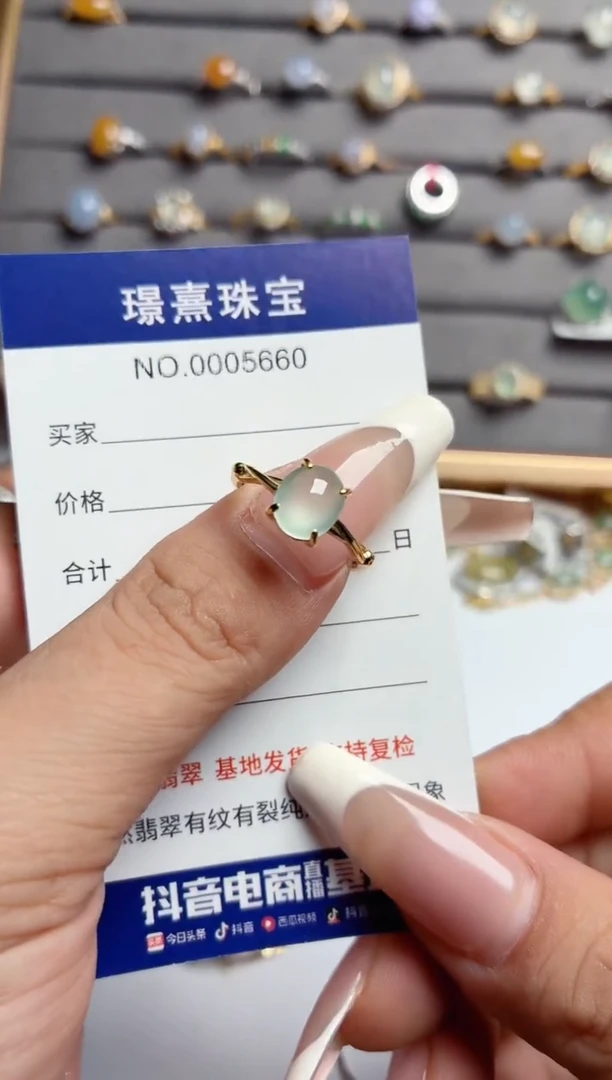 银S925镶嵌戒指翡翠与**尘.