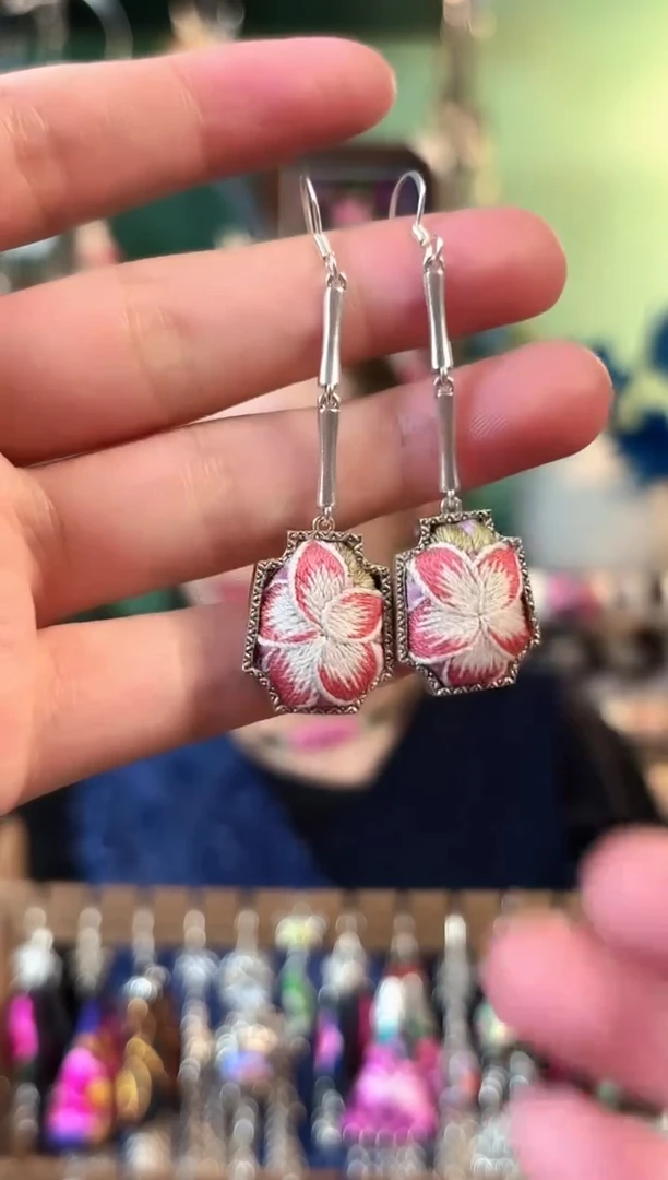 织绣彩云南阁非遗老绣饰品584