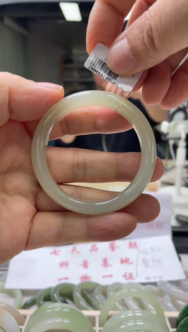 【闪购商品】和田玉手镯未镶嵌编码4081 圈口53-54