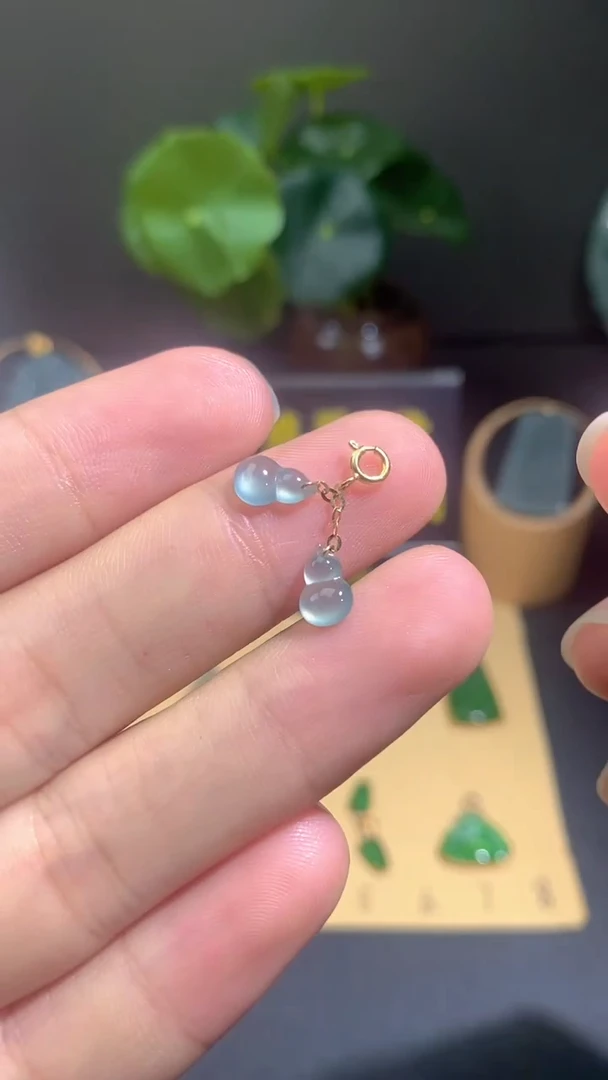 翡翠18K金镶嵌颈饰翡翠A货