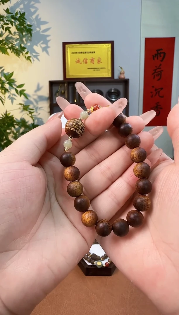 沉香手串香港黄棋配顶珠五条纹单圈手串