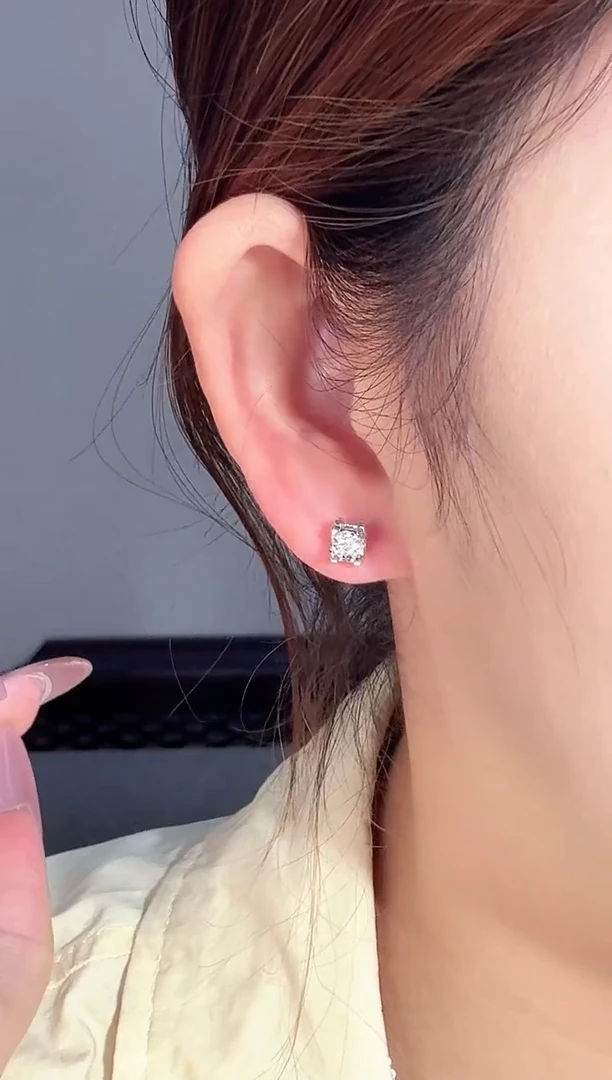 18K金镶嵌耳饰钻石2.18g