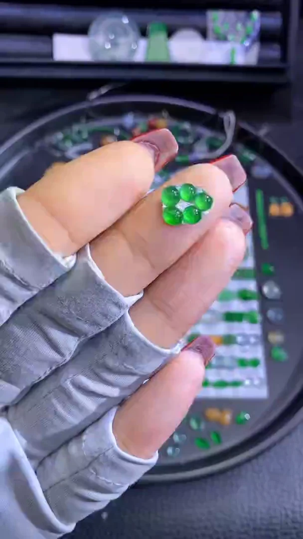 未镶嵌挂件翡翠蛋面