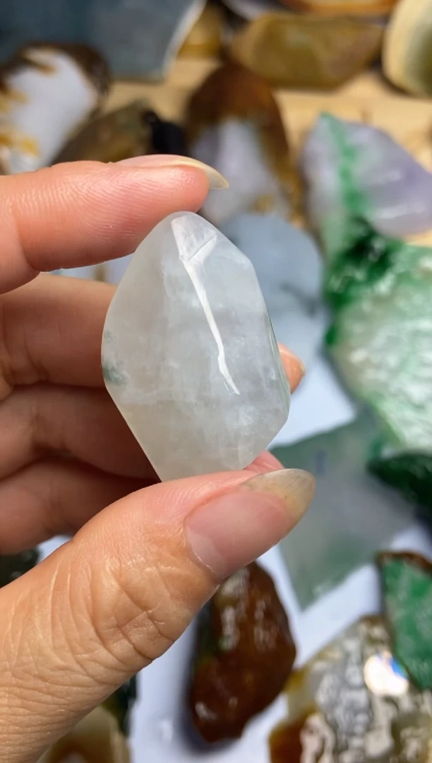 定制翡翠未镶嵌翡翠城信