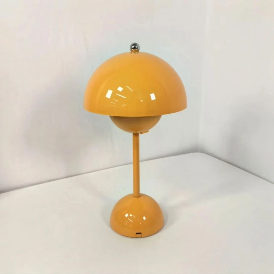 北欧设计师蘑菇台灯创意丹麦复古卧室床头高级感充电触摸花苞台灯