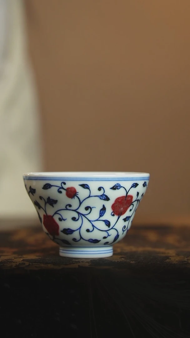 歆蕴山房 青花釉里红缠枝四季花 折腰杯