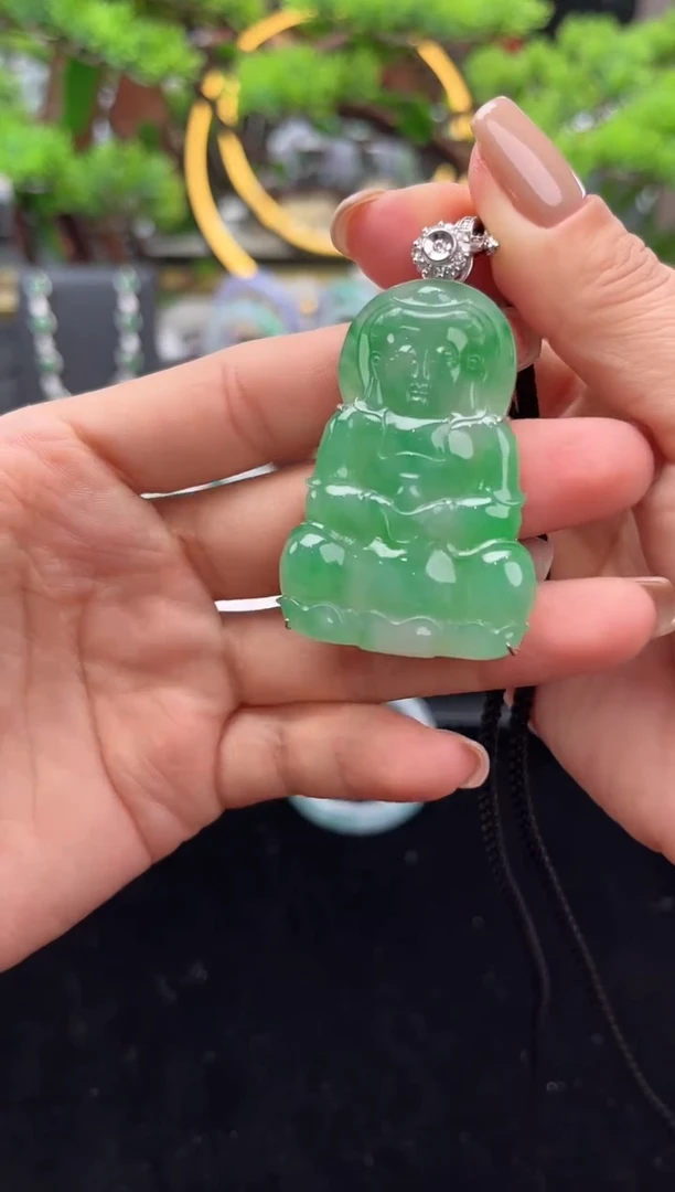 颈饰18K金镶嵌翡翠吊坠