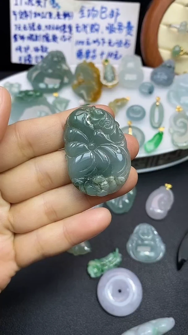 颈饰未镶嵌翡翠吊坠
