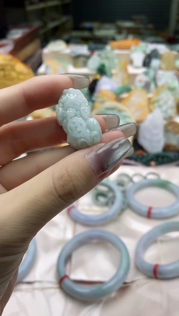 颈饰未镶嵌翡翠1