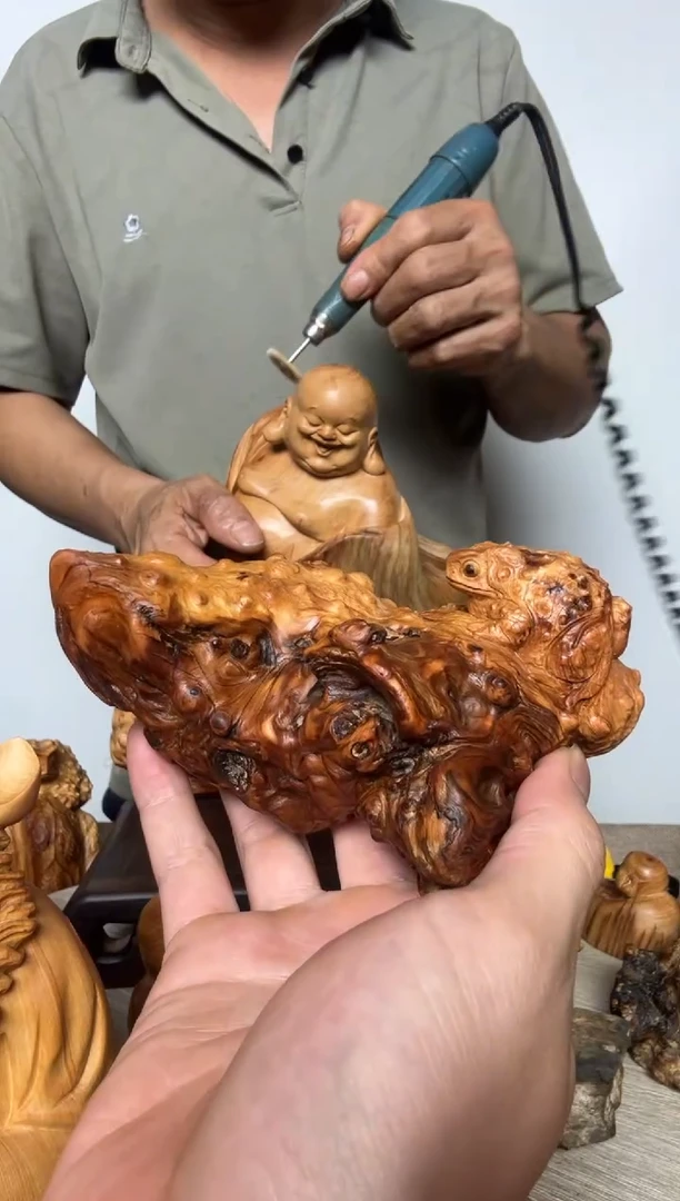 柏木（崖柏）一****人崖柏雕刻件