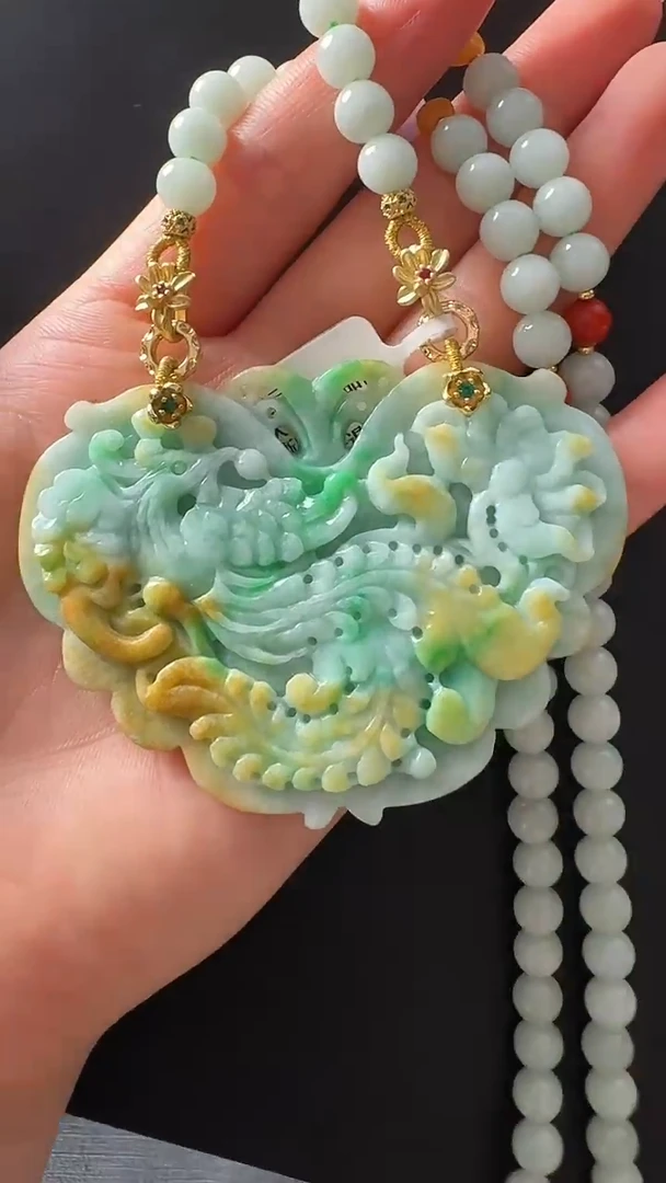 颈饰未镶嵌翡翠凤穿牡丹