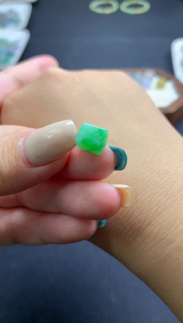 未镶嵌定制翡翠奈*卡7.6-6.0-5.6