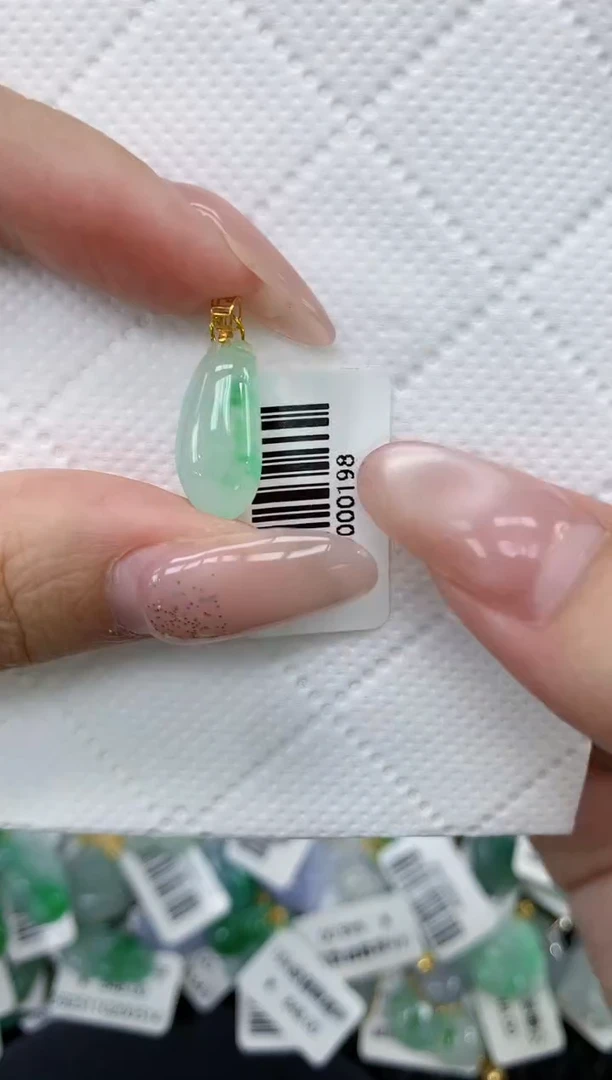 颈饰18K金镶嵌翡翠1111111111