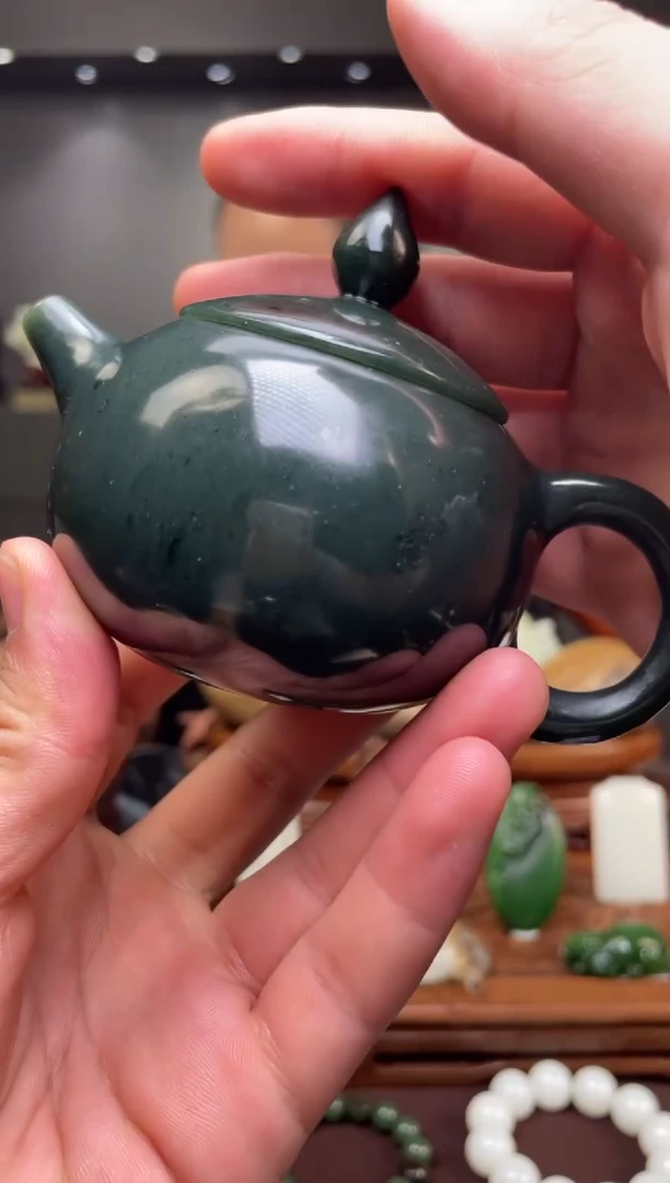 未镶嵌和田玉摆件茶壶