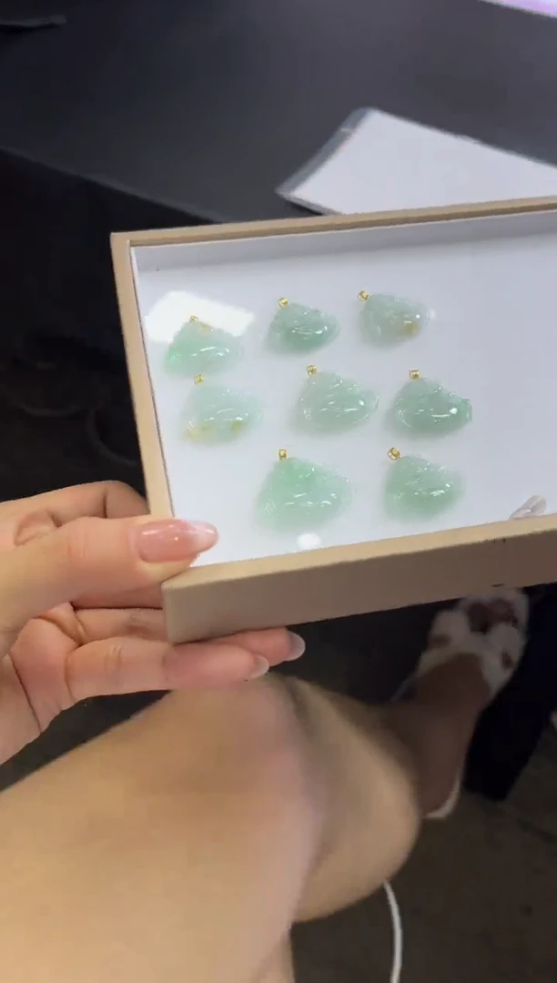 颈饰18K金镶嵌翡翠D324/多样性发一件/配绳子
