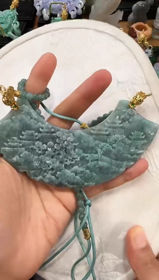 翡翠未镶嵌颈饰国风