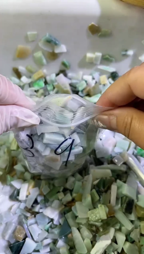 【闪购商品】翡翠颈饰未镶嵌天然翡翠小号500克39