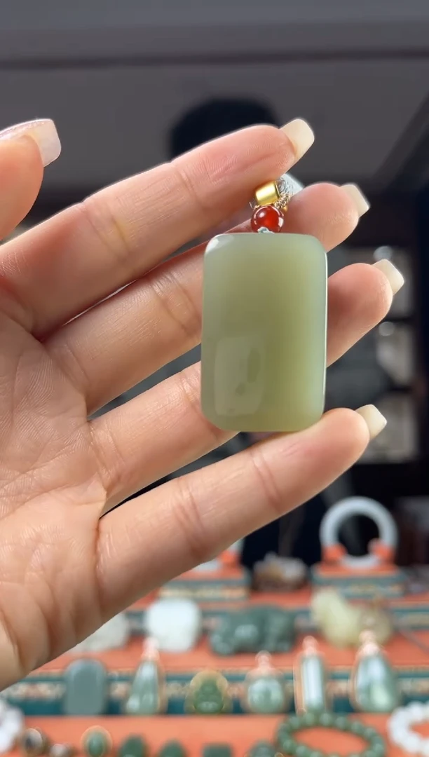 颈饰未镶嵌和田玉佩佩