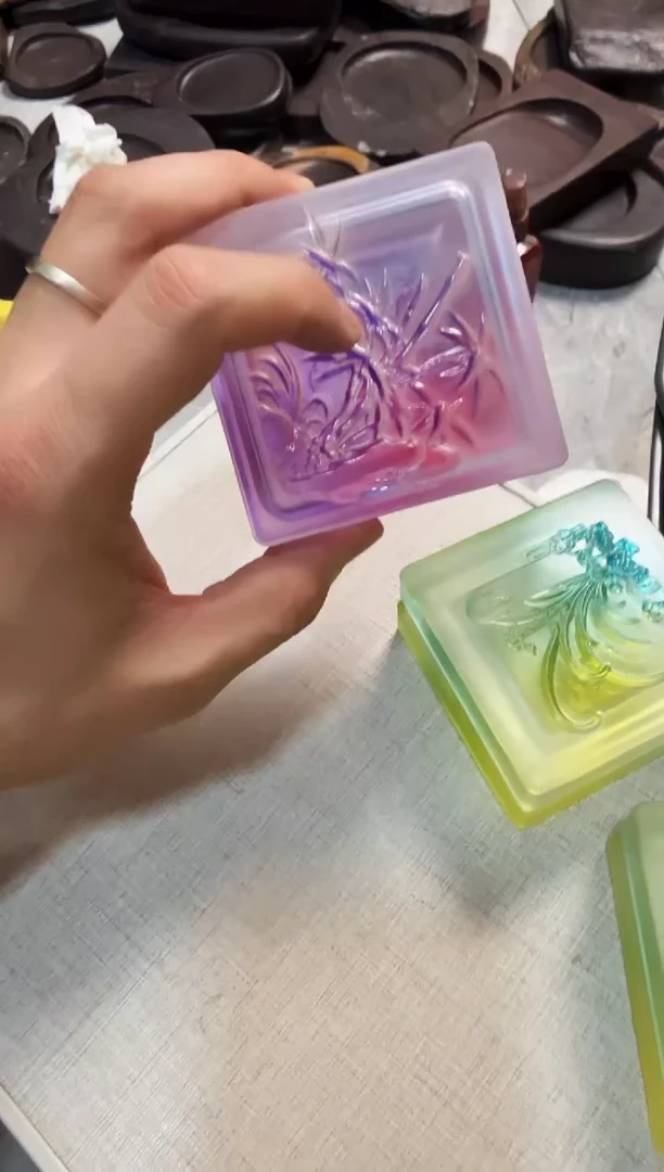微瑕琉璃梅兰竹菊墨盒1个