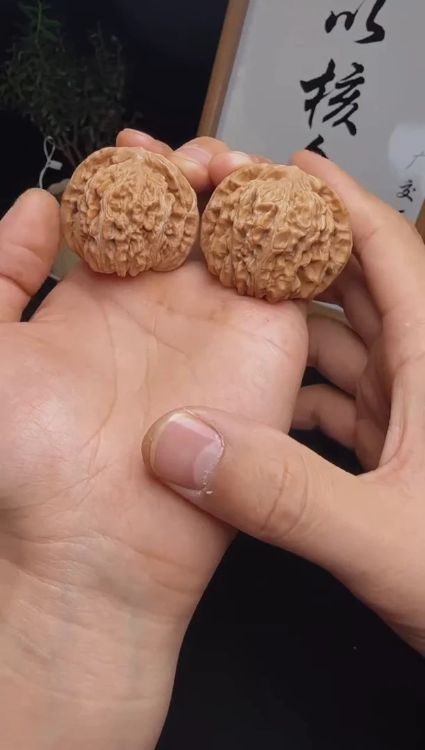 【闪购商品】文玩核桃把件四座楼