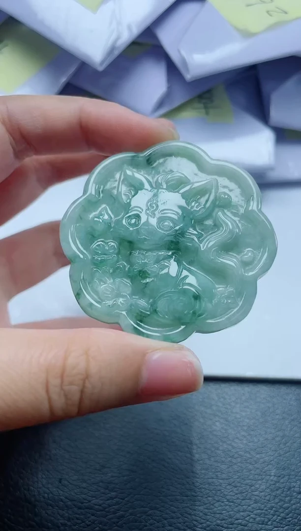 翡翠未镶嵌颈饰