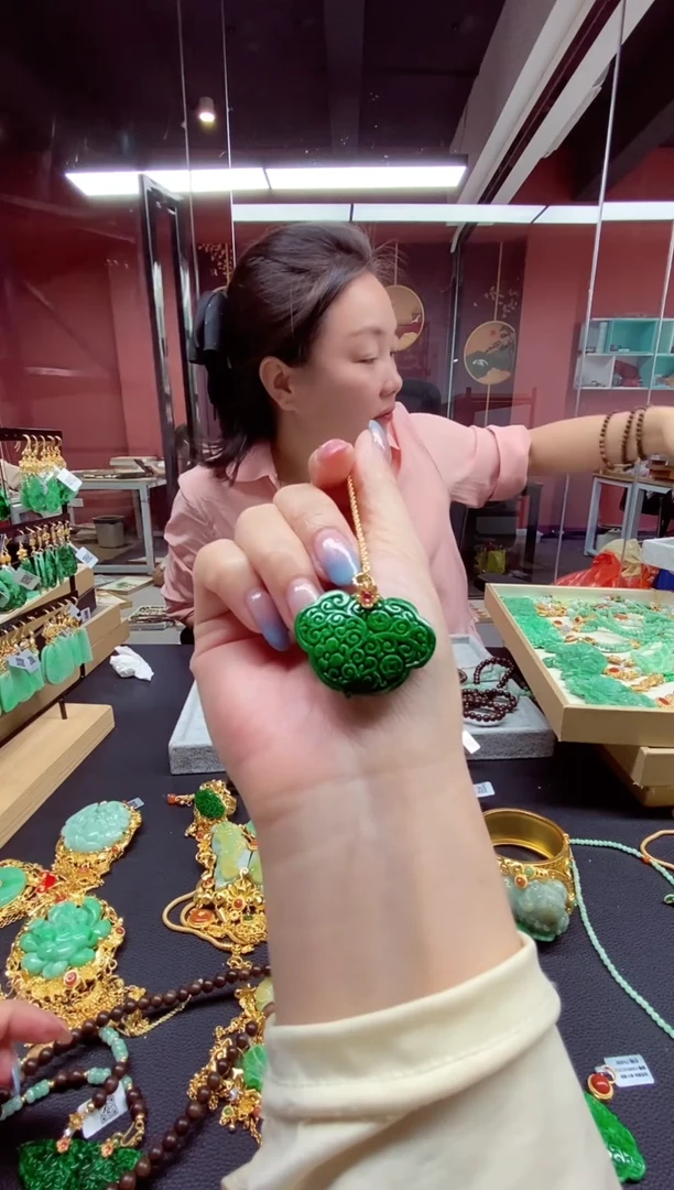 颈饰未镶嵌翡翠一**式翡翠吊坠