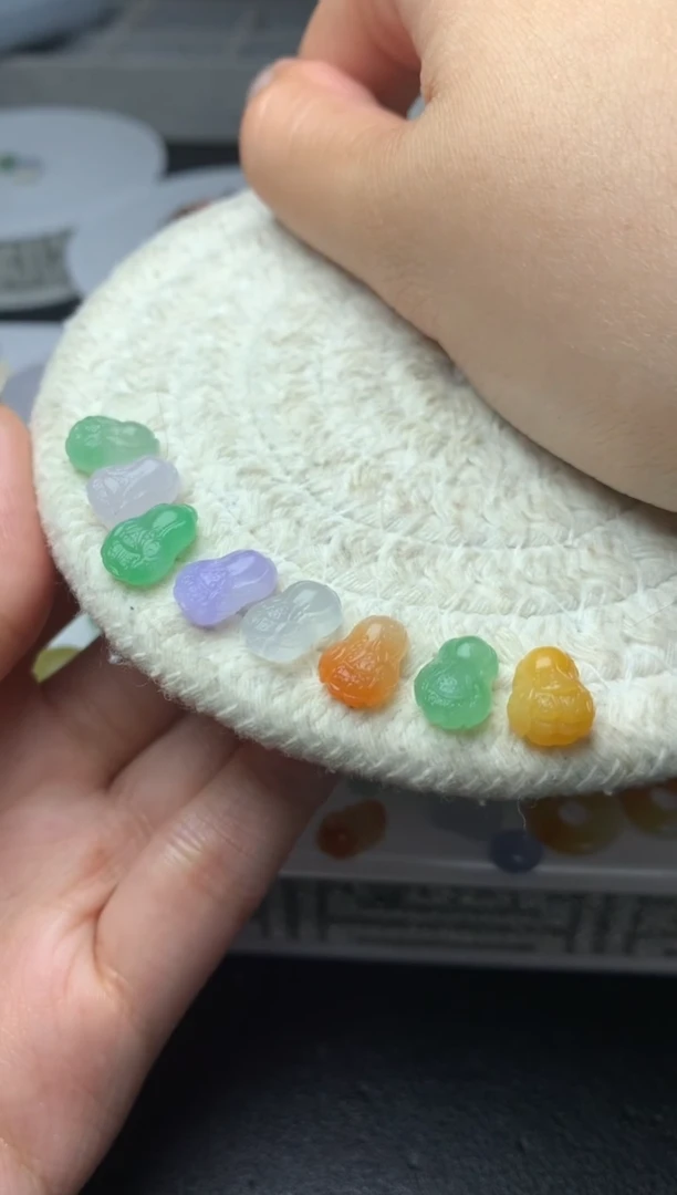 颈饰银S925镶嵌翡翠乜*燕毛货