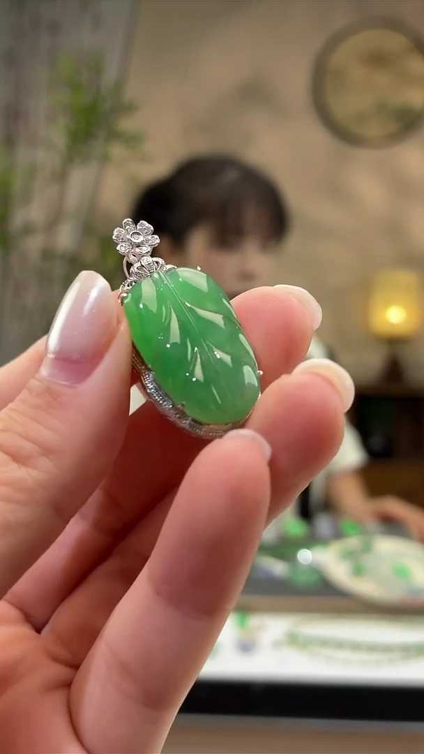 吊坠(不含链)18K金镶嵌翡翠叶子