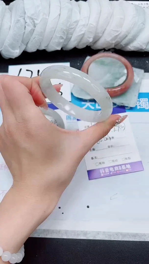 【闪购商品】石英质玉手镯未镶嵌A176-62/63