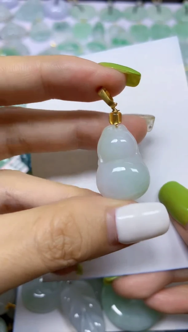 翡翠未镶嵌颈饰挂件