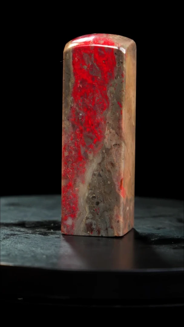 昌化石牛角鸡血石